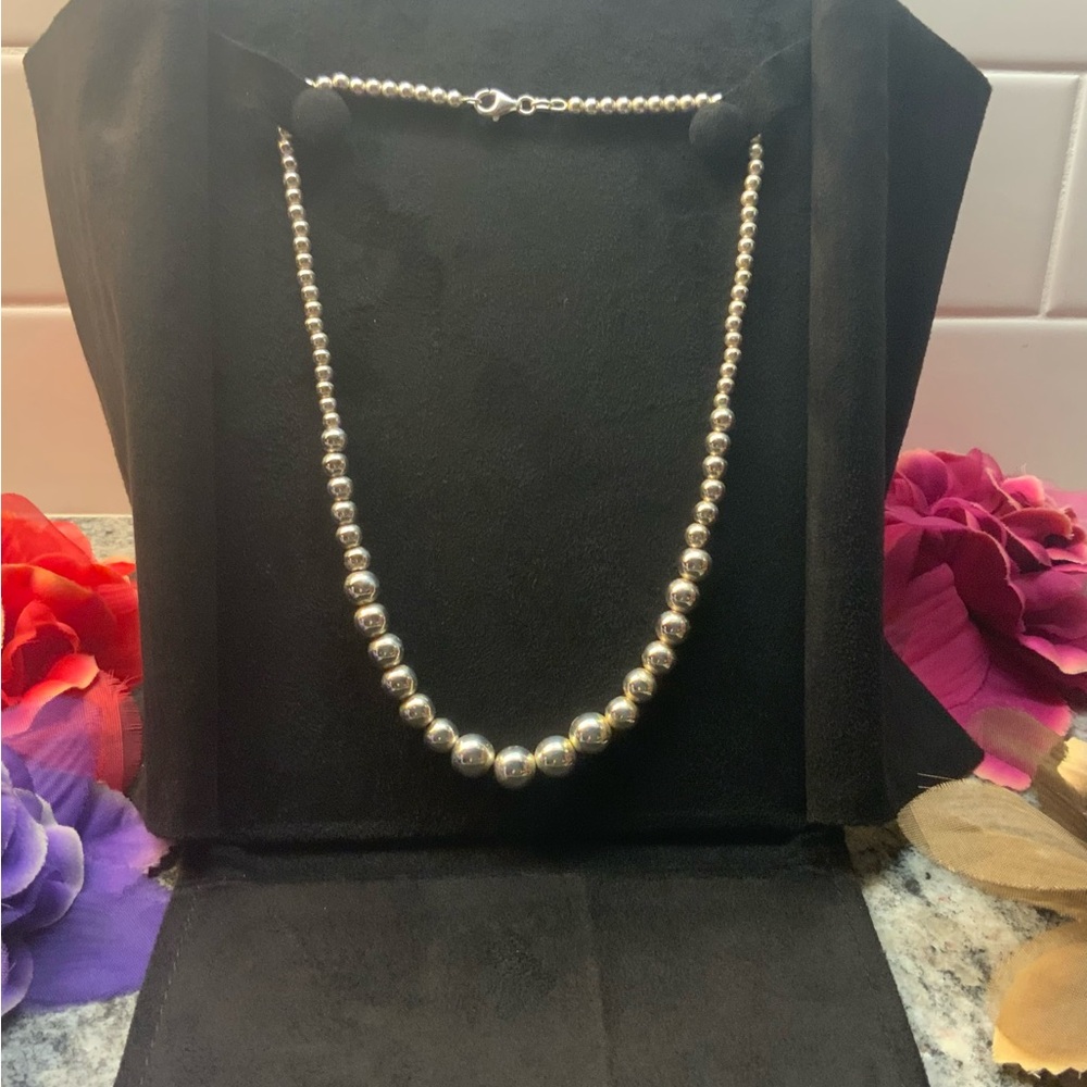 Ross-Simons Shiny 925 Silver graduated  Beaded Necklace, with lobster claw clasp - Picture 10 of 11